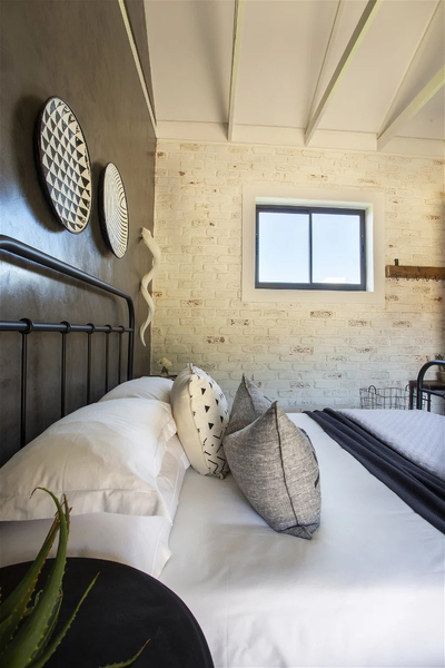 Stable Room - Romansa