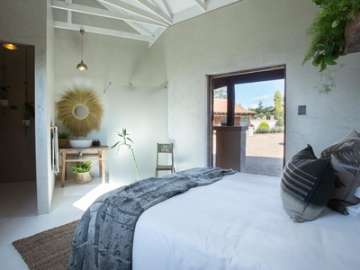 Stable Room - Tihara