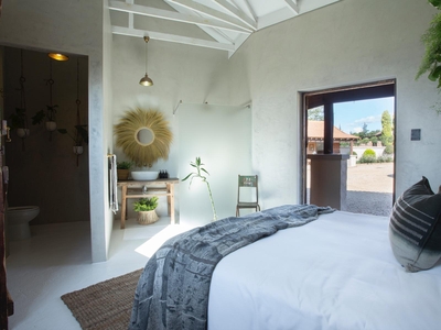 Stable Room - Tihara