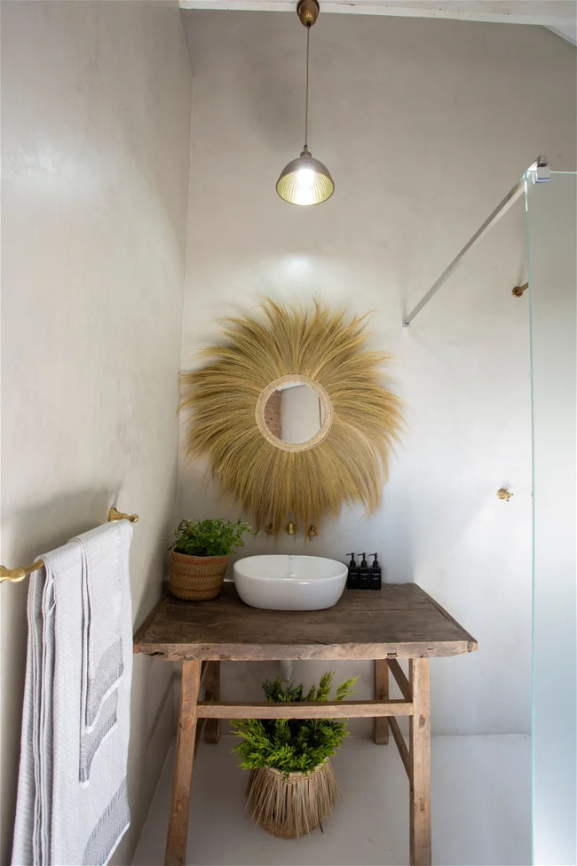 Stable Room - Tihara