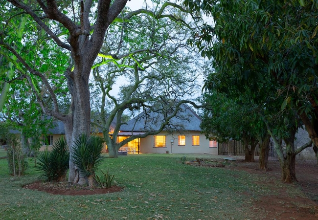Ndabushi Safari Lodge