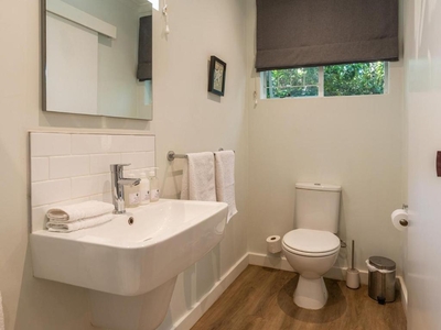 The Cottage (Queen) PET-FRIENDLY