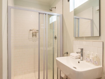 The Cottage (Queen) PET-FRIENDLY