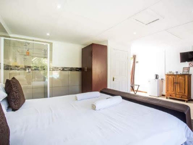 Luxury Waterfront Cottage