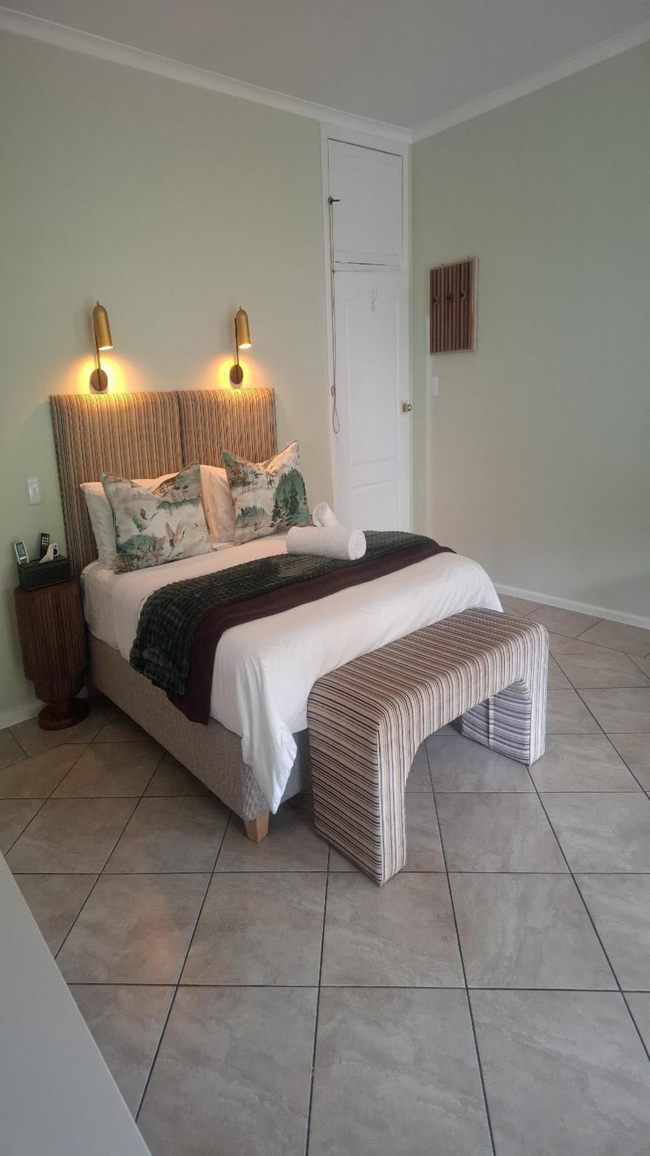 Penny Black Queen Room