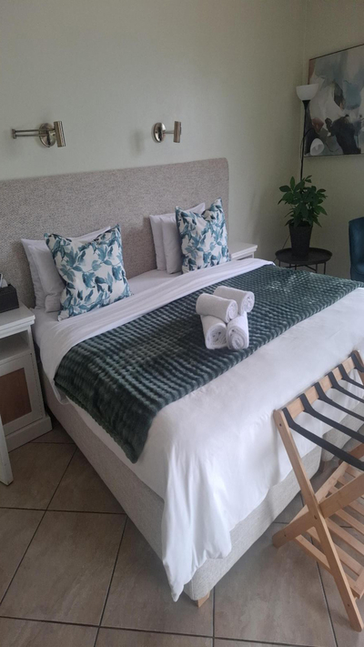 Crowned Circle King / Twin Room