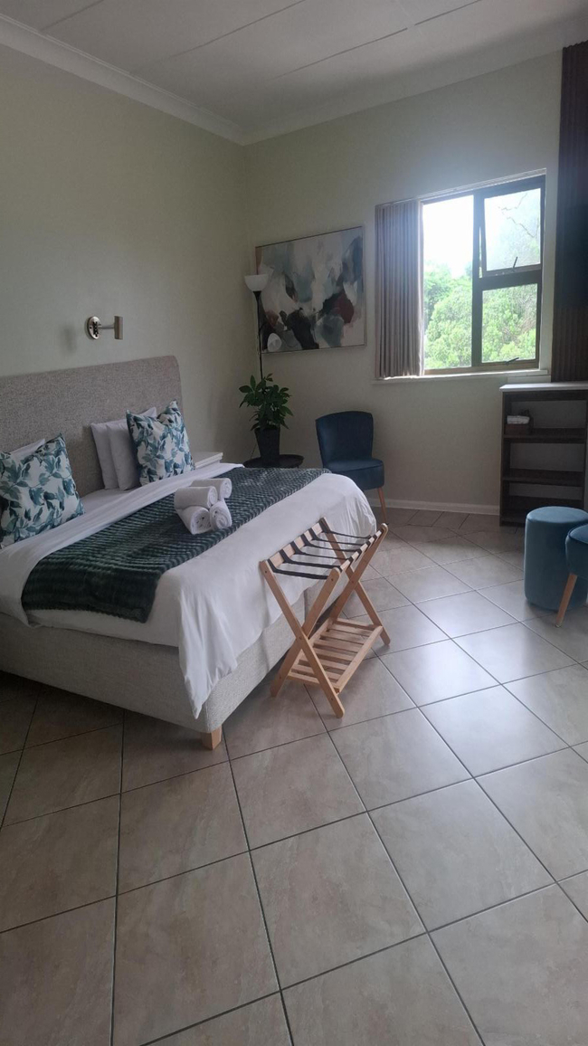 Crowned Circle King / Twin Room