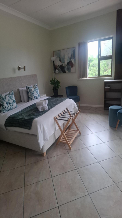 Crowned Circle King / Twin Room