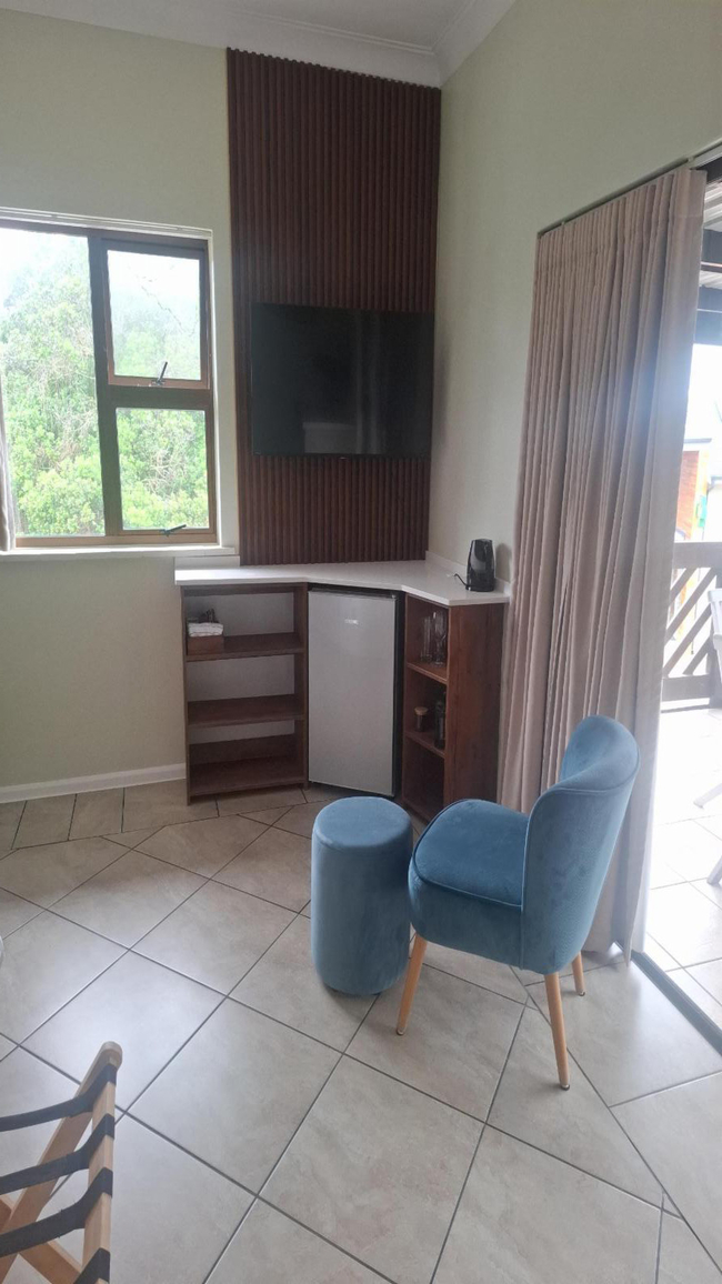 Crowned Circle King / Twin Room