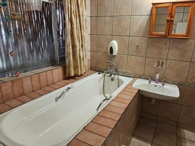 Three Bedroom Apartment (sleeps 8)