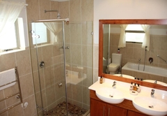Ground Floor Sea Facing King - Shower Only