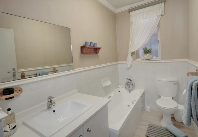 MIDDLE Five-Bedroom Apartment - First Level