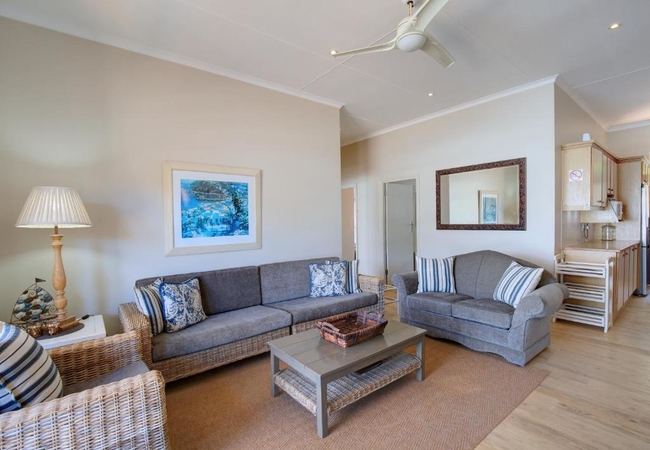 HELSHOOGTE Three-Bedroom Apartment - Second Level