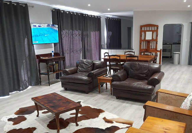 Three-bed Apartment with Kitchen