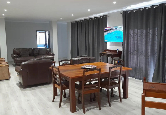 Three-bed Apartment with Kitchen