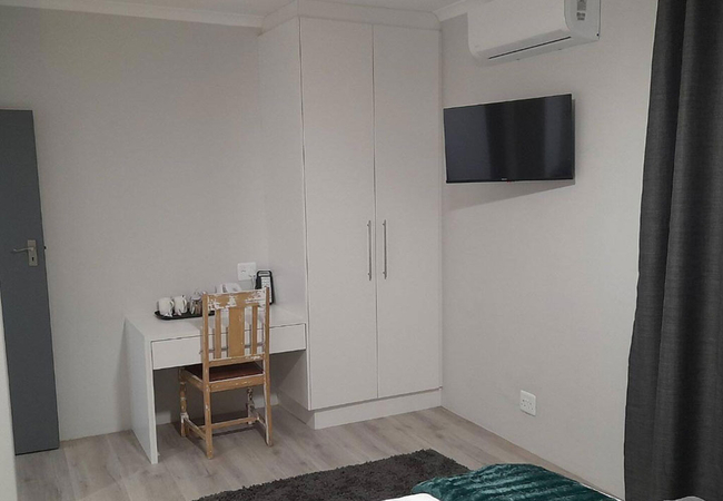 Three-bed Apartment with Kitchen