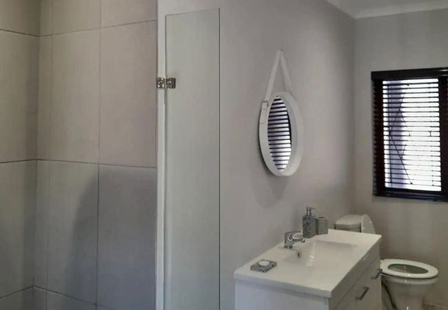 Three-bed Apartment with Kitchen