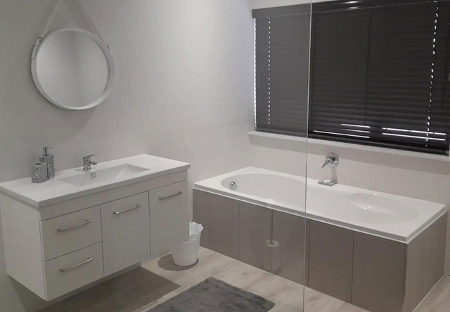 Three-bed Apartment with Kitchen