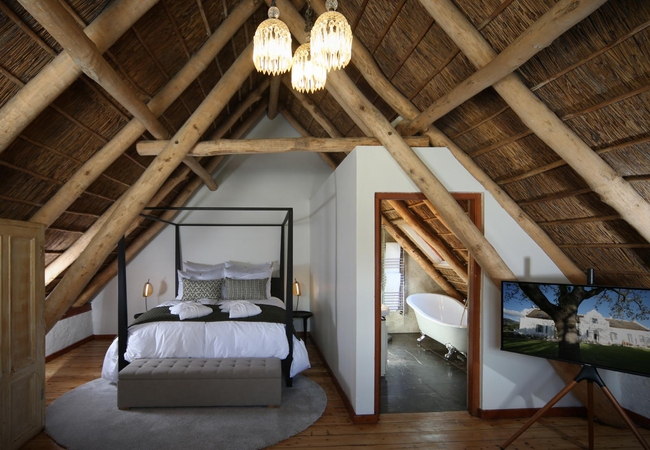 Jacaranda Double Thatch Room