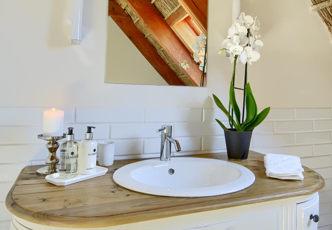 Orchard Thatch Rooms