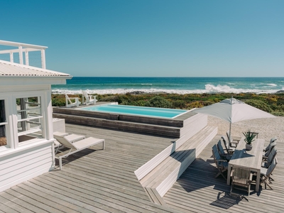 Pearl Bay Beach Villa