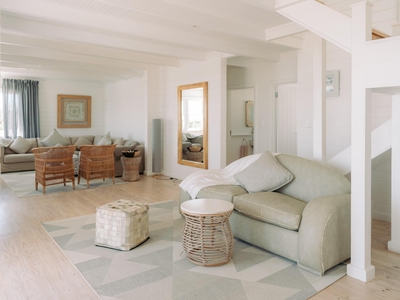 Pearl Bay Beach Villa