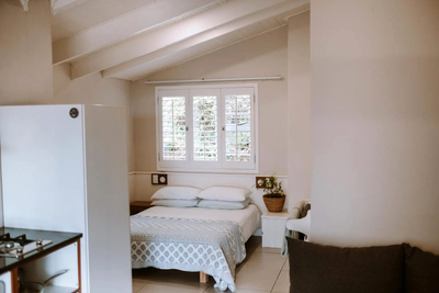 Pebbles Courtyard Apartment.