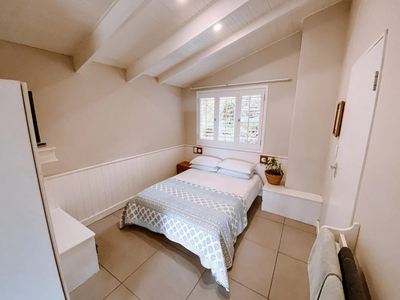 Pebbles Courtyard Apartment.