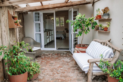 Pebbles Courtyard Apartment.