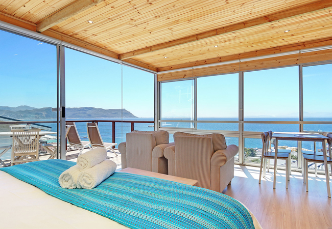 Panoramic Studio Apartment with Sea View