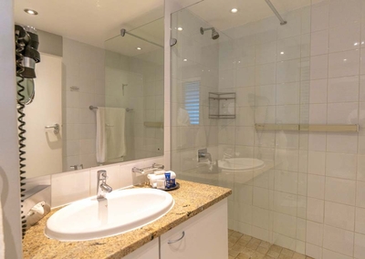 The Peninsula All-Suite Hotel