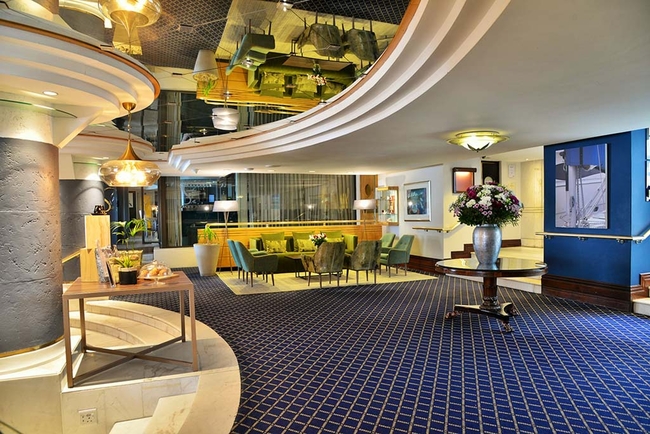 The Peninsula All-Suite Hotel