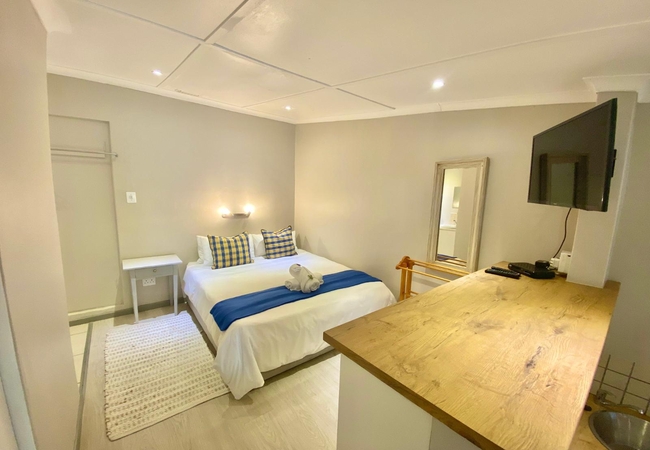 Lakeside Suite No. 4