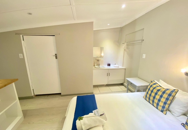 Lakeside Suite No. 4