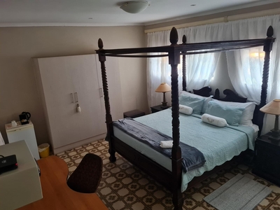 HONEYMOON ROOM