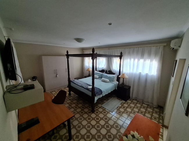 HONEYMOON ROOM