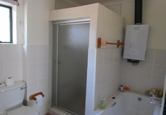 4 Sleeper unit with bath and shower