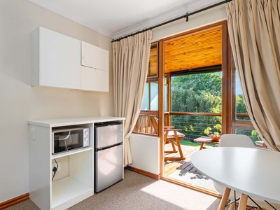 Room 5: Deluxe King Room