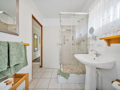 Room 5: Deluxe King Room