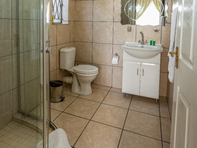 Standard Twin Room bathroom 