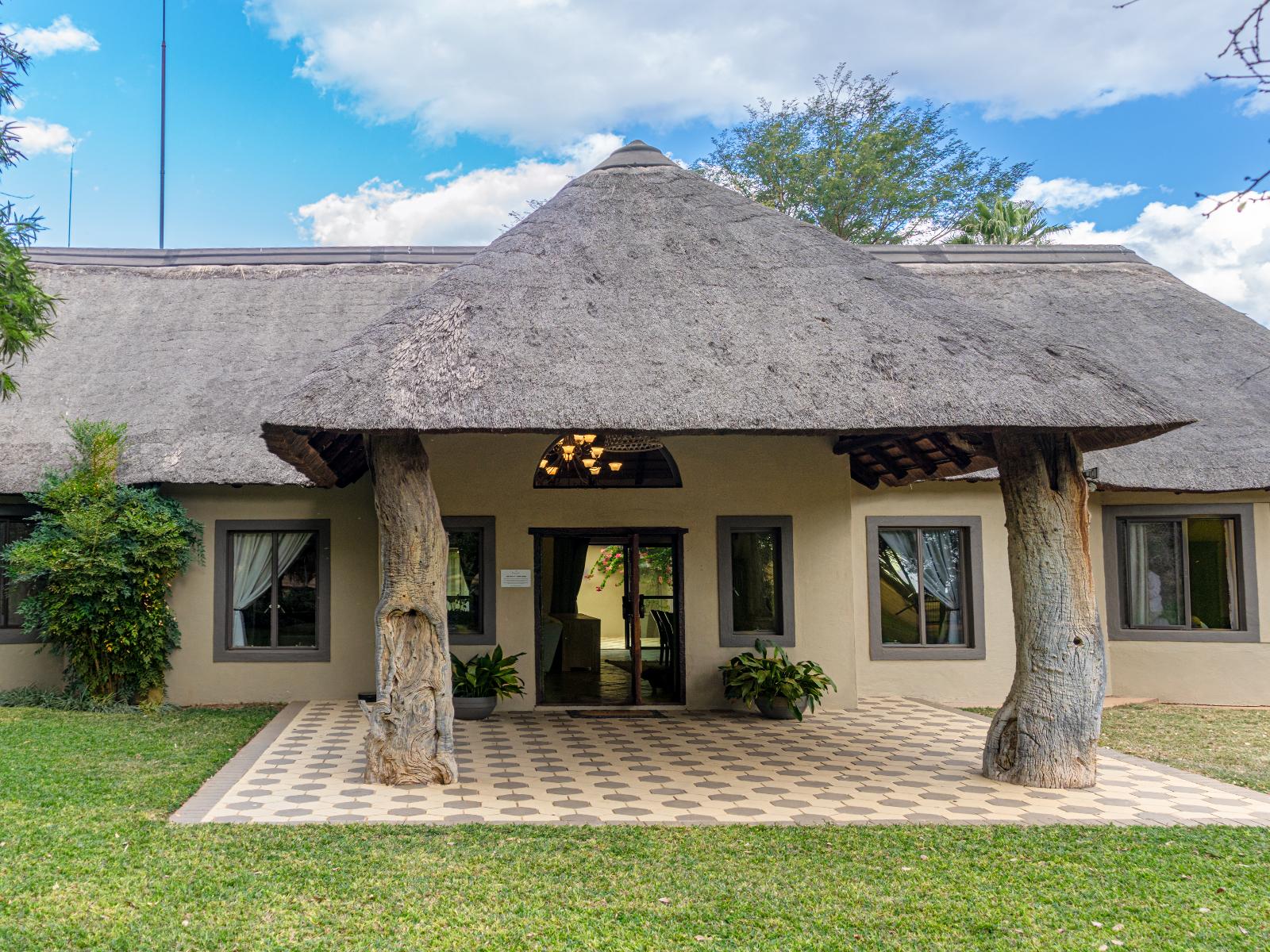 Re a Lora Lodge