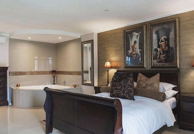 Executive Honeymoon Suite