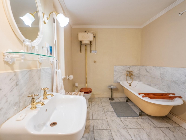 Superior Twin Suite 8 