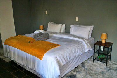 Cosy Mountain FarmStay w/ private Boma