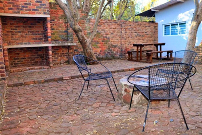 Cosy Mountain FarmStay w/ private Boma