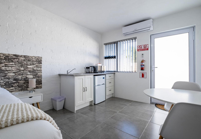 Comfort Queen Self-catering Unit 2