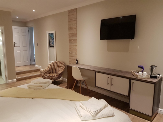 No 1 - Yellow Room (King)