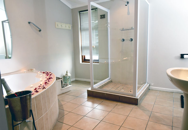 Bathroom honeymoon suite
