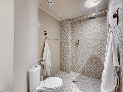 Deluxe Suite 101 / Kitchenette and Sleeper