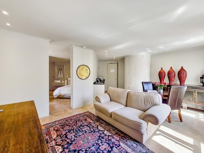 Deluxe Suite 103 / Kitchenette